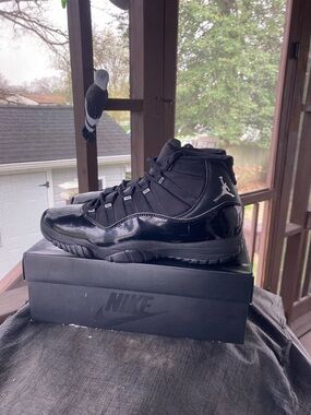 Nike Air Jordan 11 Cap and Gown Size 11.5 mens